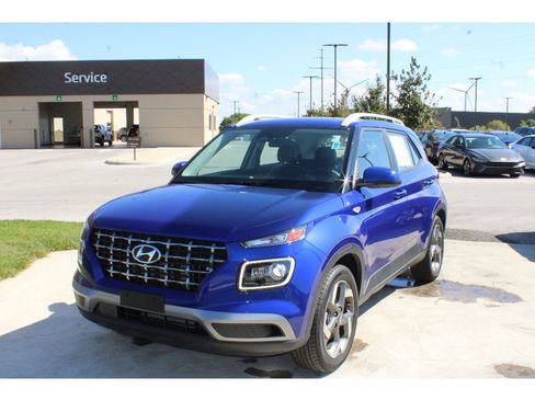 Used 2024 Hyundai Venue Limited image 7
