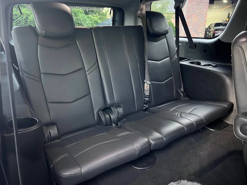 Used 2019 Cadillac Escalade ESV Luxury AWD/4WD image 23