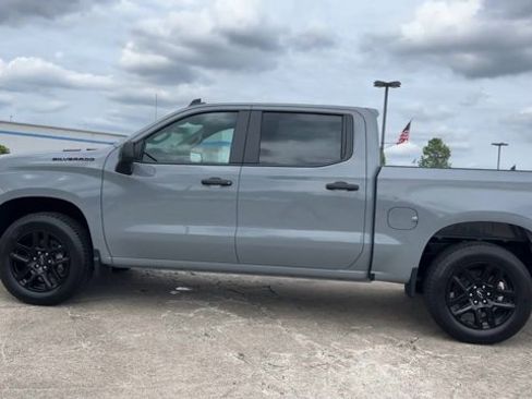 Used 2024 Chevrolet Silverado 1500 Custom w/ Dark Appearance Package image 6