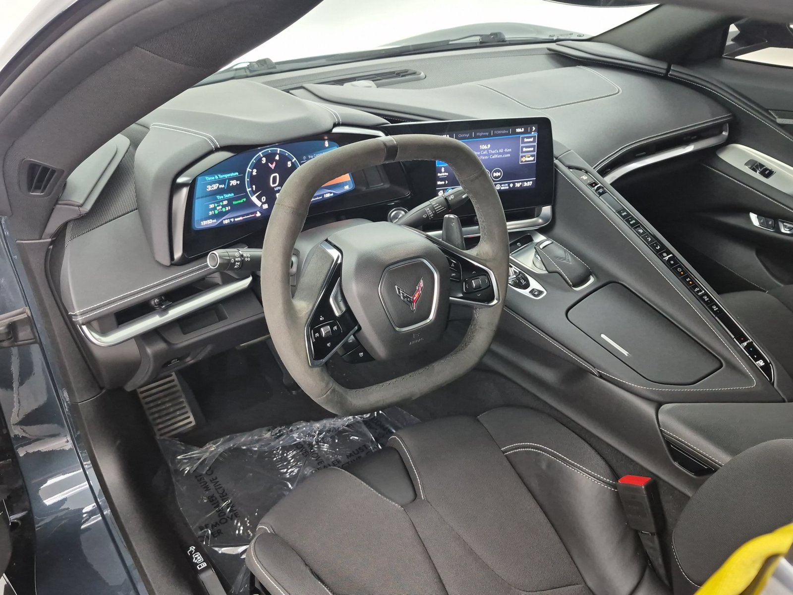 Used 2021 Chevrolet Corvette Stingray Coupe w/ Z51 Performance Package RWD image 4