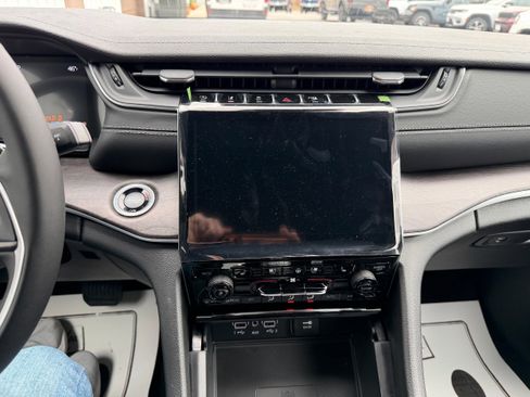 New 2025 Jeep Grand Cherokee Limited image 9