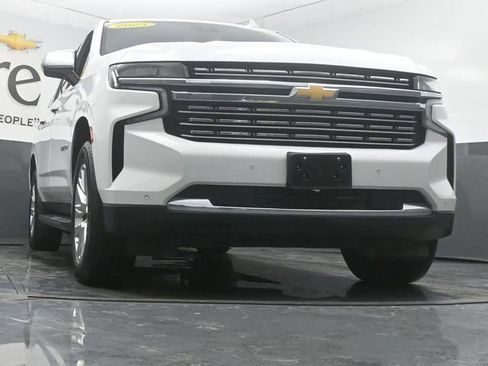 Used 2023 Chevrolet Suburban Premier image 3