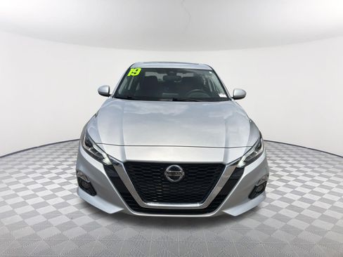 Used 2019 Nissan Altima 2.5 SL FWD image 2
