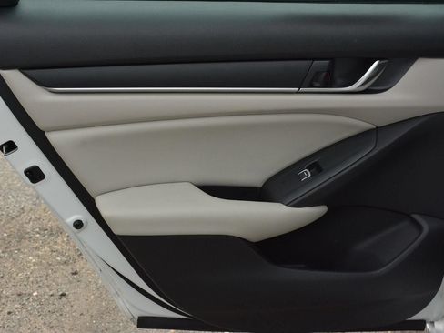 Used 2018 Honda Accord EX image 13