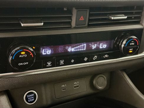 Used 2023 Nissan Rogue SV image 23