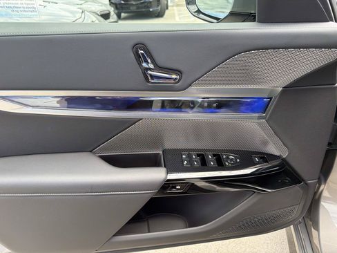 Used 2026 BMW 740i w/ Premium Package RWD image 14