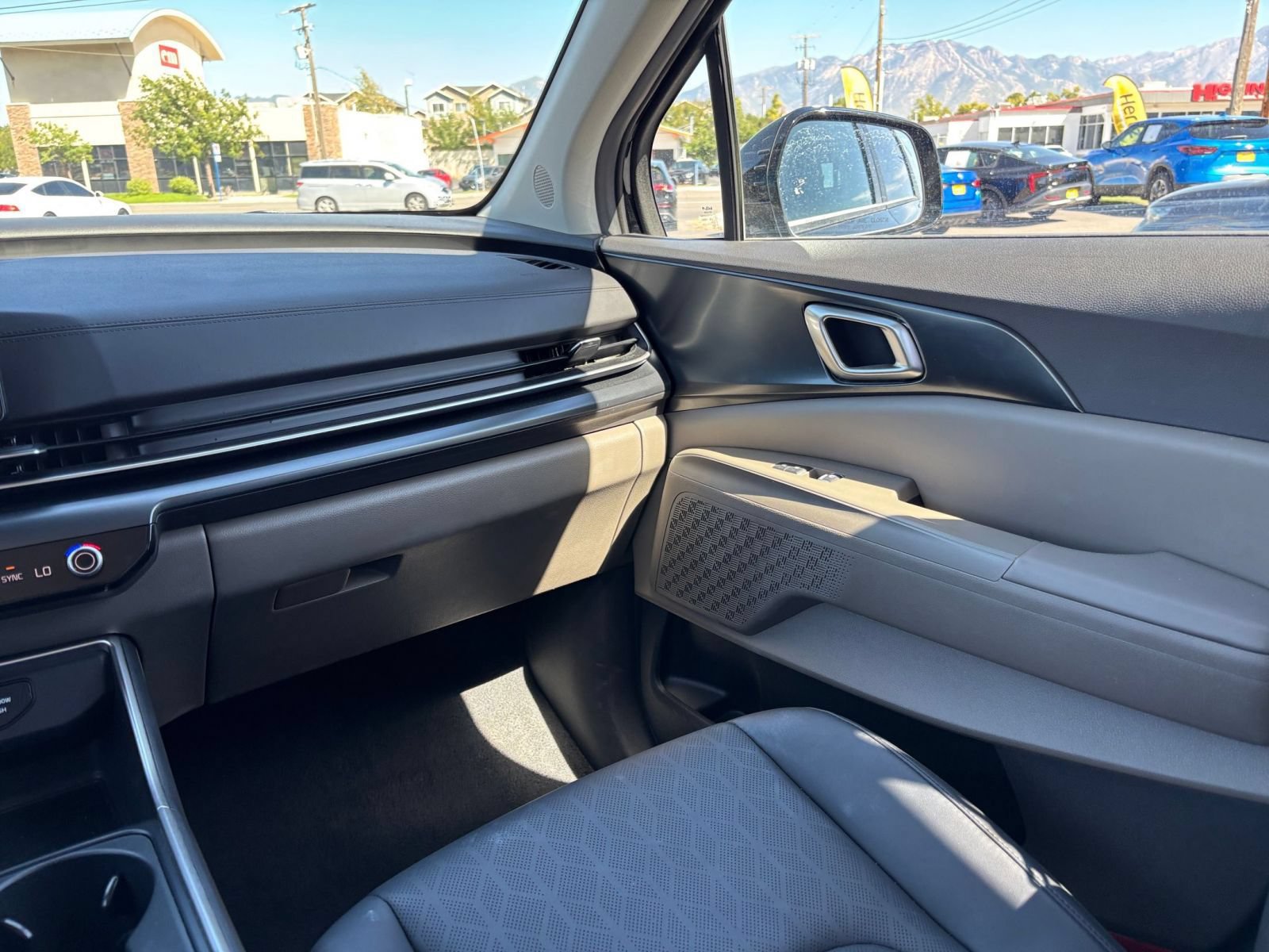 Used 2026 Kia Carnival FWD image 38