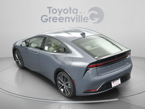 Used 2024 Toyota Prius XLE FWD image 9