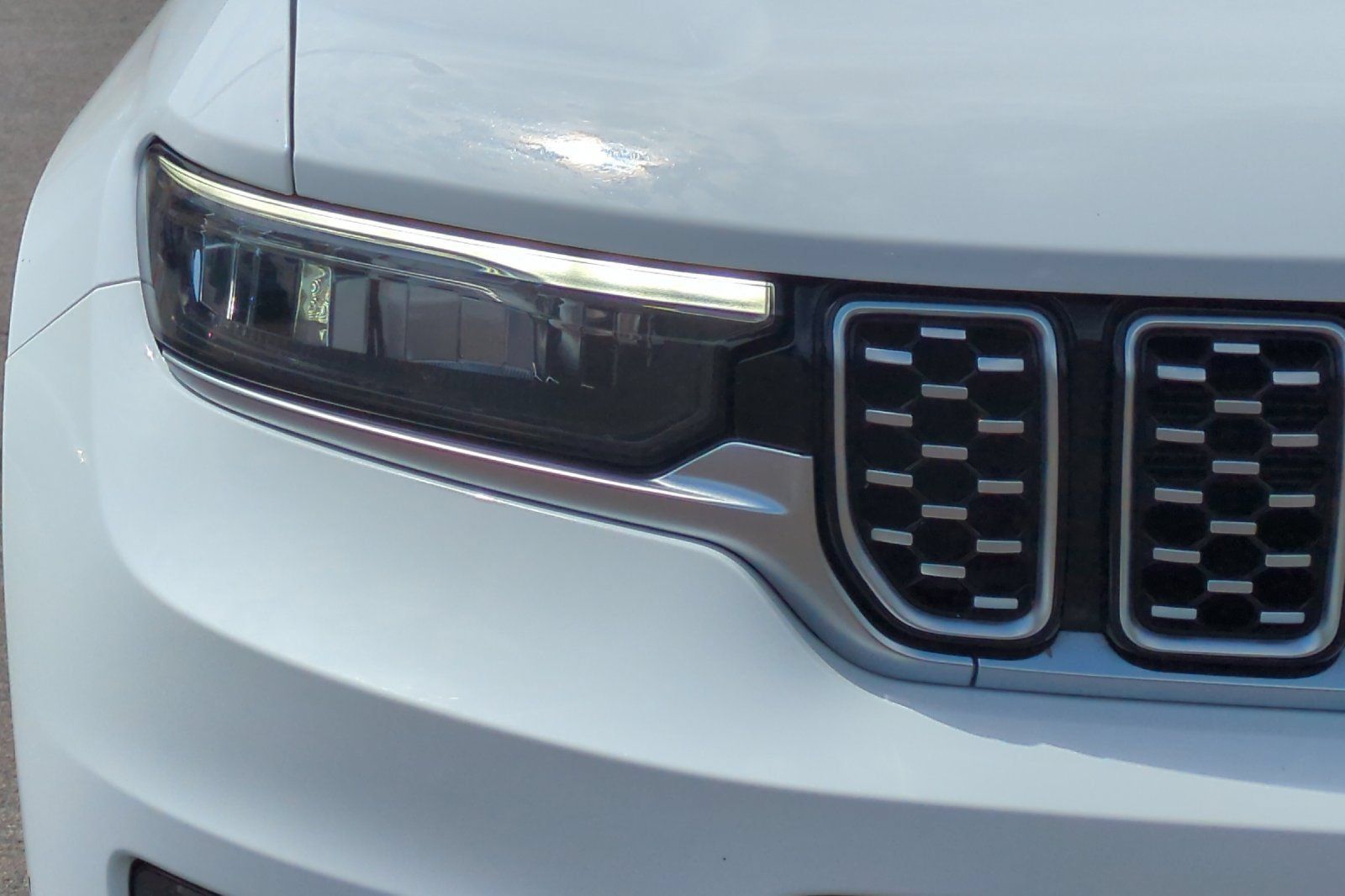 Used 2024 Jeep Grand Cherokee L Summit w/ Advanced Protech Group IV AWD/4WD image 46
