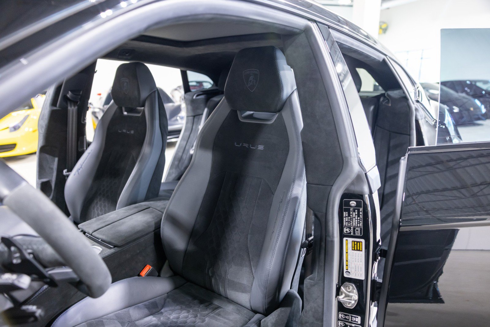 Used 2024 Lamborghini Urus Performante AWD/4WD image 39