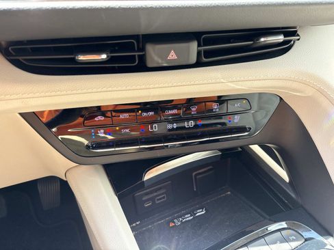 Used 2021 Buick Envision Avenir w/ Technology Package II FWD image 29