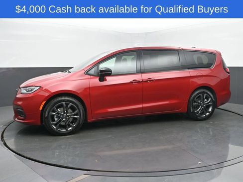 New 2026 Chrysler Pacifica Select image 2