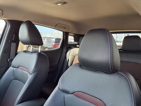 Used 2025 Nissan Kicks SR FWD image 17