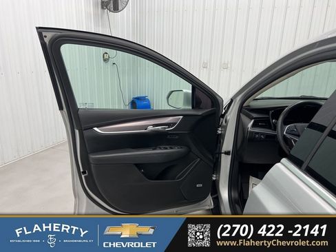 Used 2017 Cadillac XT5 Luxury image 8