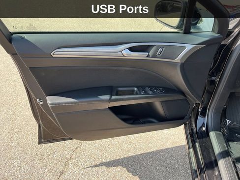 Used 2020 Ford Fusion SE FWD image 13