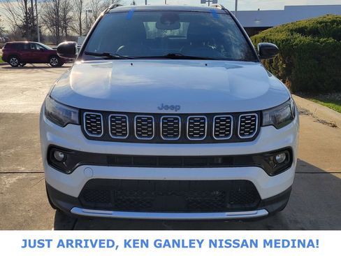 Used 2025 Jeep Compass Limited image 8