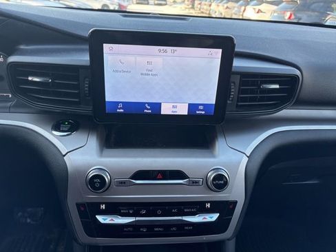 Used 2021 Ford Explorer XLT image 14