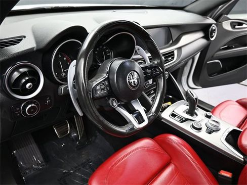 Used 2022 Alfa Romeo Stelvio Veloce image 4