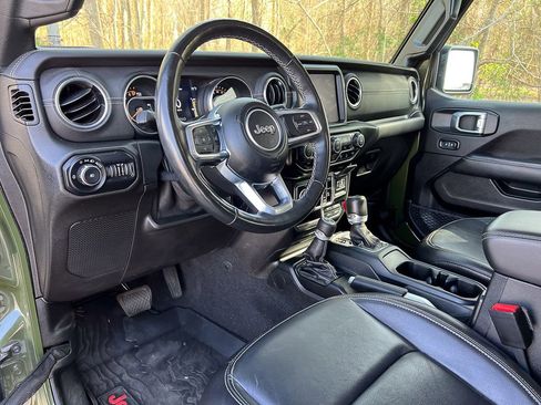 Used 2021 Jeep Wrangler Unlimited Sahara w/ Uconnect 4C Nav & Sound Group image 17