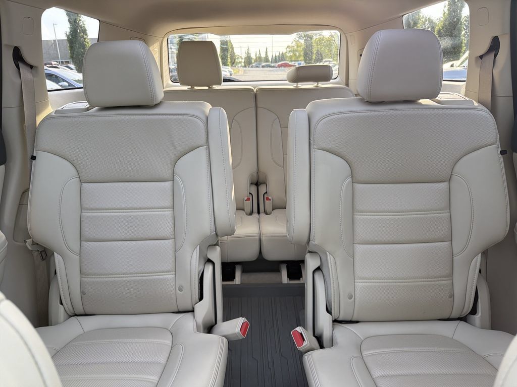 Used 2021 GMC Acadia Denali w/ Denali Technology Package FWD image 31