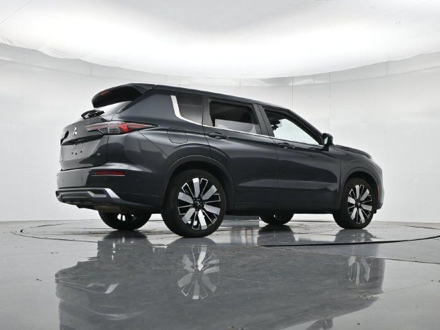 Used 2025 Mitsubishi Outlander SE FWD image 34