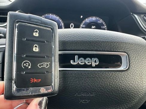 Used 2024 Jeep Grand Cherokee L Laredo image 52