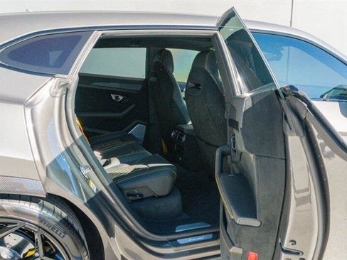 Used 2024 Lamborghini Urus Performante image 11