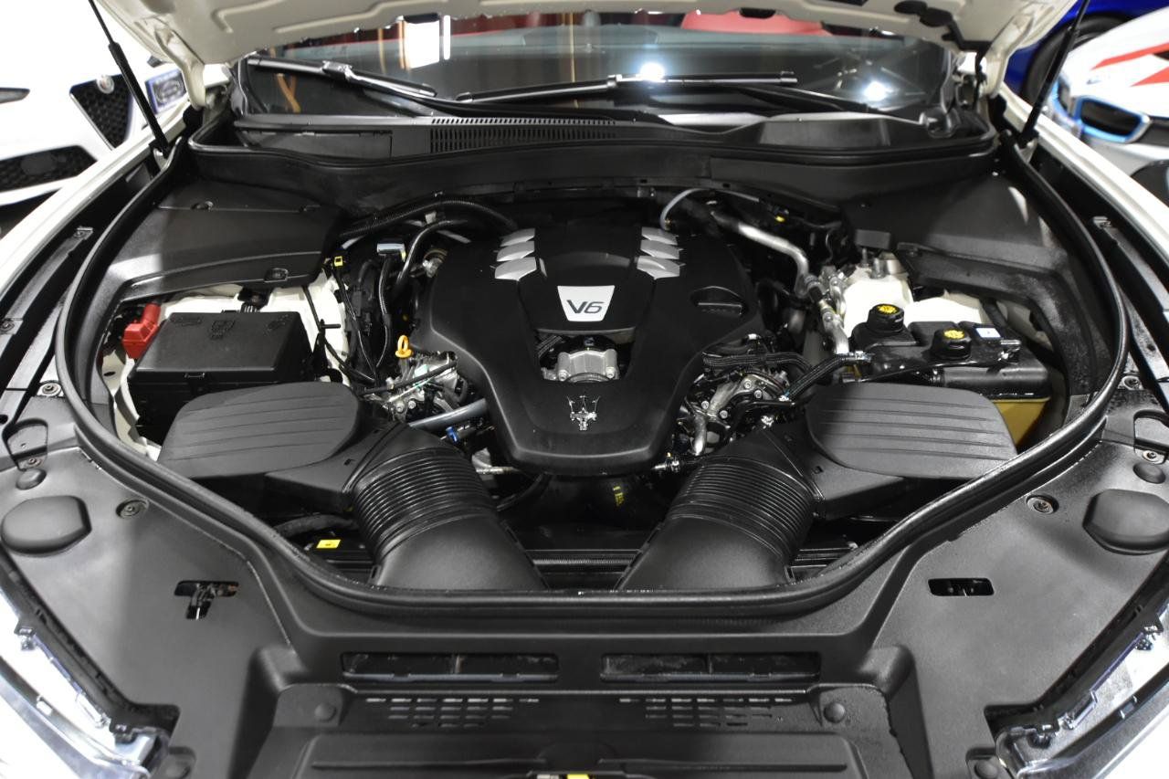 Used 2018 Maserati Levante AWD/4WD image 53