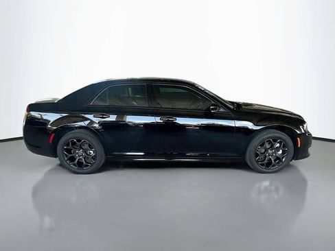 Used 2023 Chrysler 300 Touring L w/ Comfort Group image 9