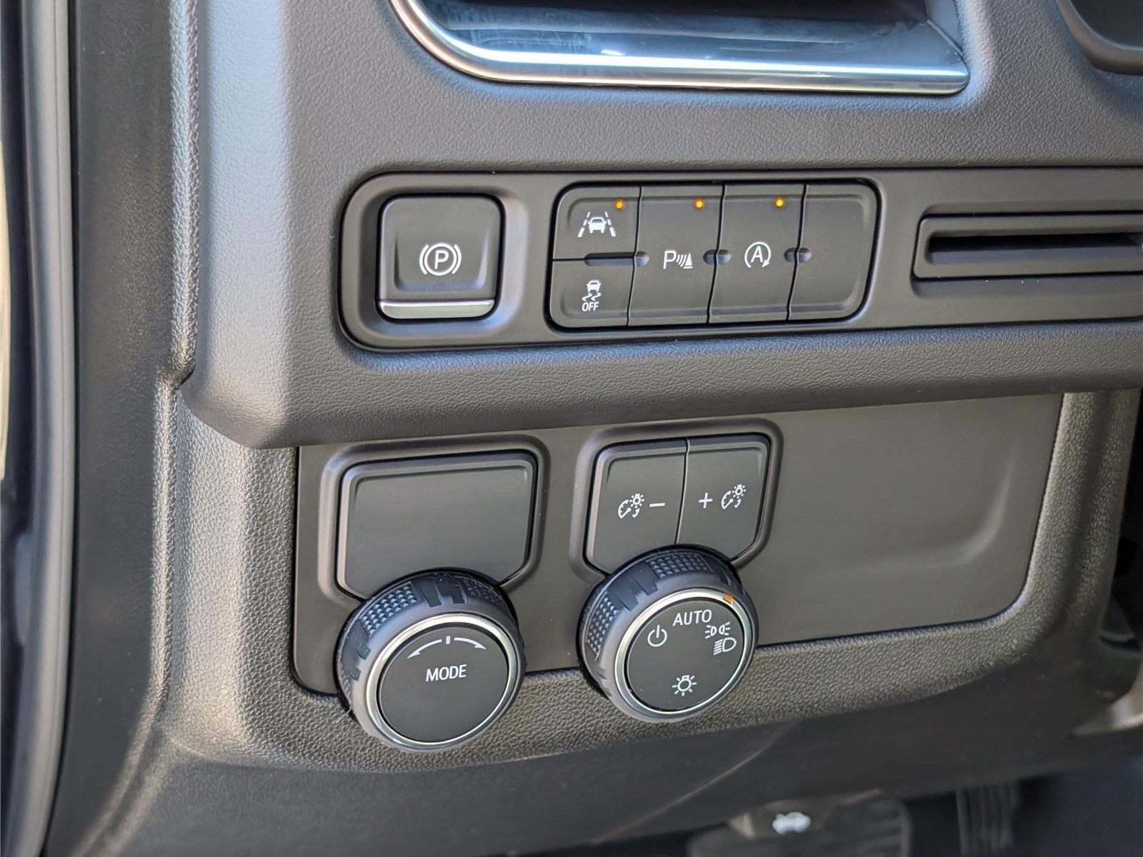 Used 2024 Chevrolet Suburban RST RWD image 25