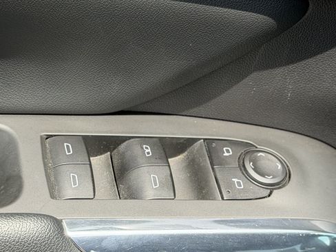 Used 2025 Chevrolet Traverse LT AWD/4WD image 32