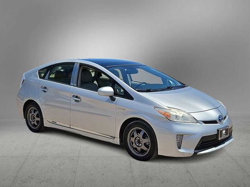 Used 2012 Toyota Prius Four w/ Deluxe Solar Roof Pkg FWD image 2