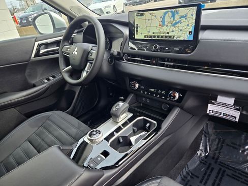 New 2026 Mitsubishi Outlander SE image 5