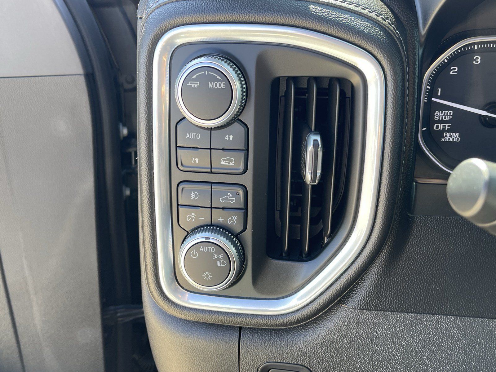 Used 2020 GMC Sierra 1500 Elevation w/ Elevation Value Package AWD/4WD image 25