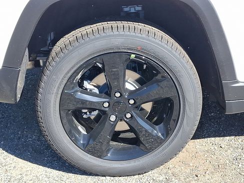 New 2025 Jeep Grand Cherokee Limited image 5