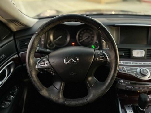 Used 2018 INFINITI Q70 Luxe image 31