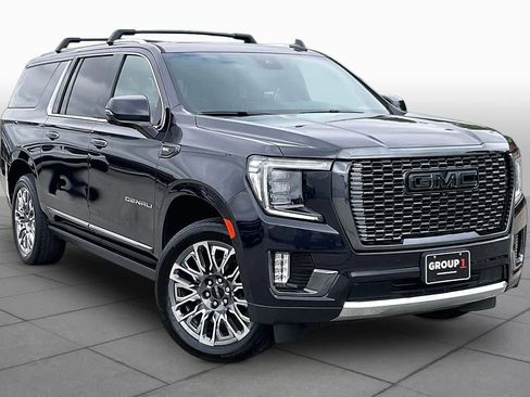Used 2023 GMC Yukon XL Denali Ultimate AWD/4WD image 3