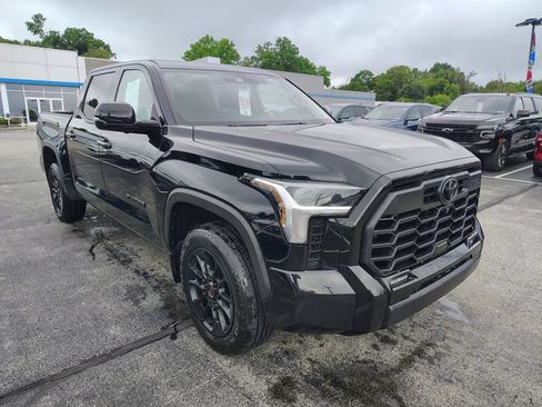 Used 2024 Toyota Tundra Limited AWD/4WD image 3