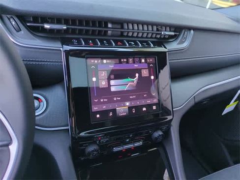 New 2025 Jeep Grand Cherokee L Altitude image 30