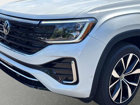 Certified 2024 Volkswagen Atlas SEL Premium R-Line AWD/4WD image 9