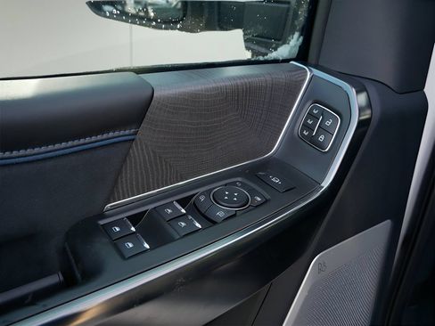 Used 2025 Ford F250 Platinum AWD/4WD image 17