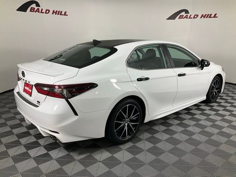 Used 2022 Toyota Camry SE image 6