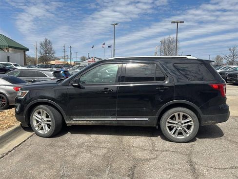 Used 2017 Ford Explorer XLT w/ Equipment Group 202A image 1