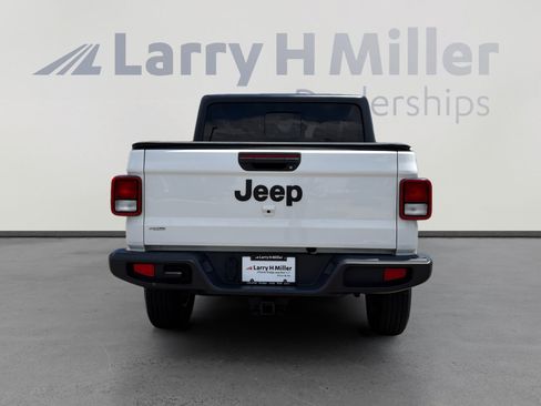 Used 2023 Jeep Gladiator Sport AWD/4WD image 5