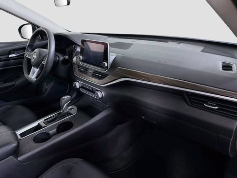 Used 2025 Nissan Altima 2.5 SV FWD image 30