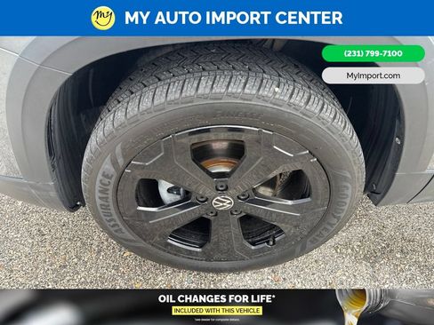 Used 2025 Volkswagen Taos SEL w/ Black Wheel Plus Package AWD/4WD image 9