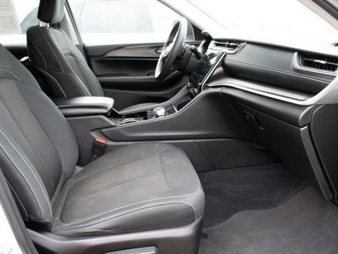 Used 2023 Jeep Grand Cherokee Laredo image 22