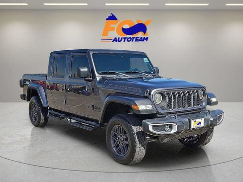 Used 2024 Jeep Gladiator Sport AWD/4WD image 6