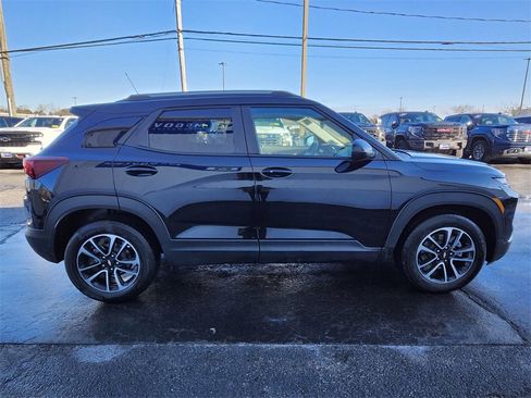 Used 2025 Chevrolet TrailBlazer LT w/ LT Cold Weather Package image 6