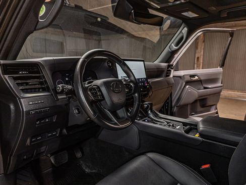 Used 2025 Lexus GX 550 AWD/4WD image 13